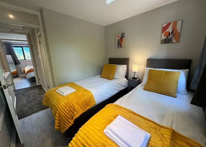 2 Bedroom House With Parking & Garden