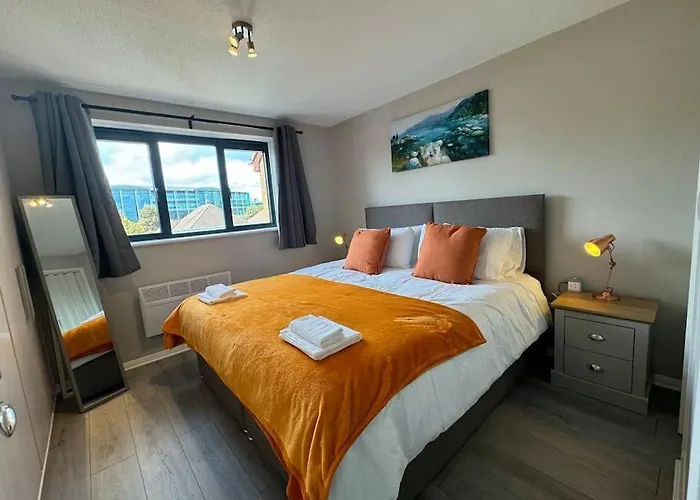 2 Bedroom House With Parking & Garden