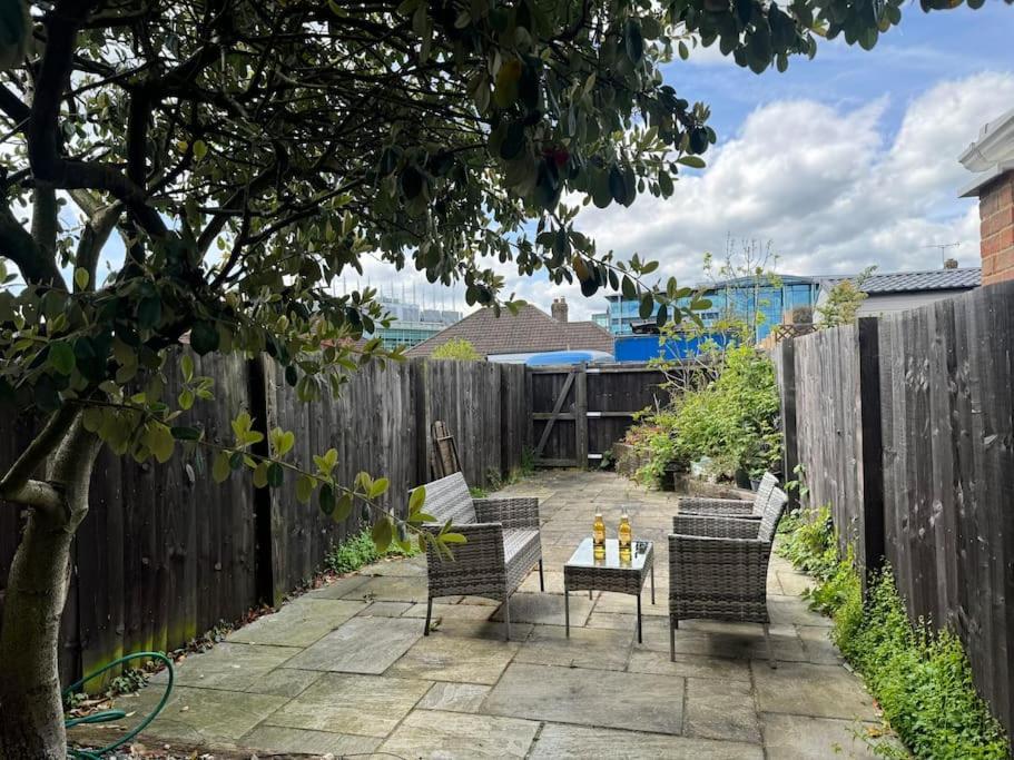 2 Bedroom House With Parking & Garden * Sunbury-on-Thames
