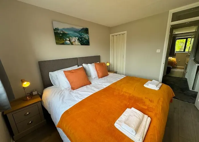 2 Bedroom House With Parking & Garden