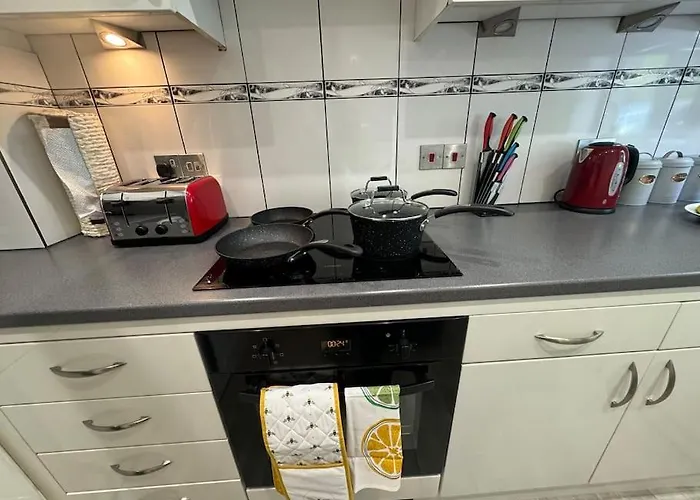 2 Bedroom House With Parking & Garden