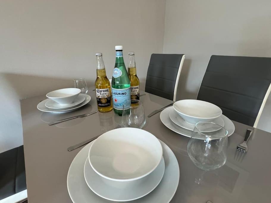 2 Bedroom House With Parking & Garden * Sunbury-on-Thames