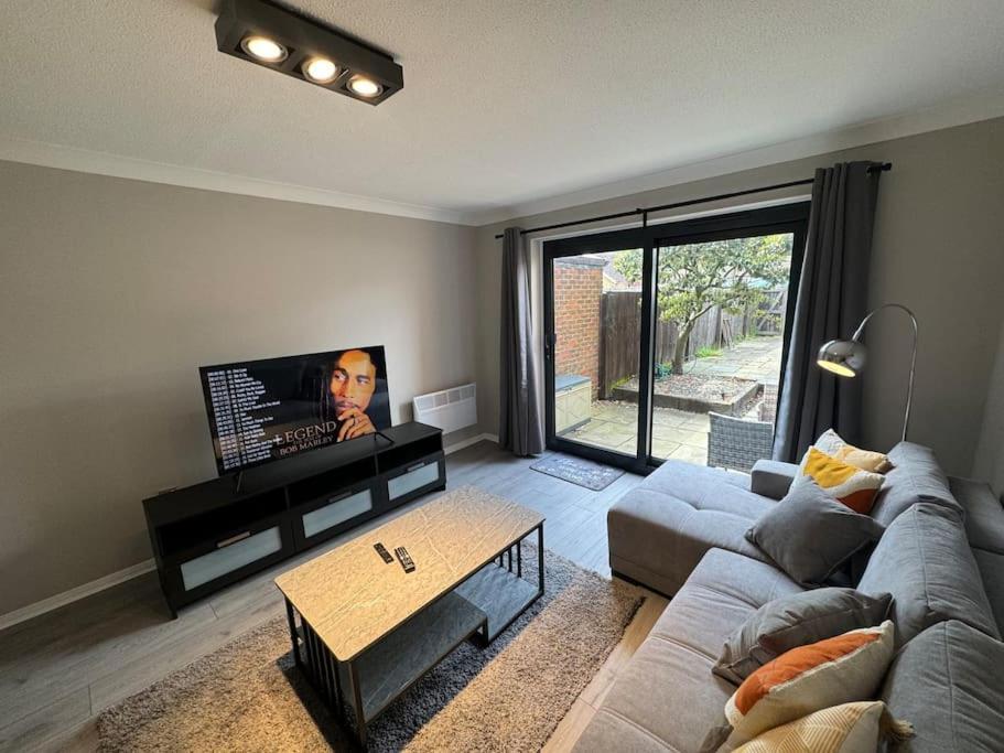 2 Bedroom House With Parking & Garden